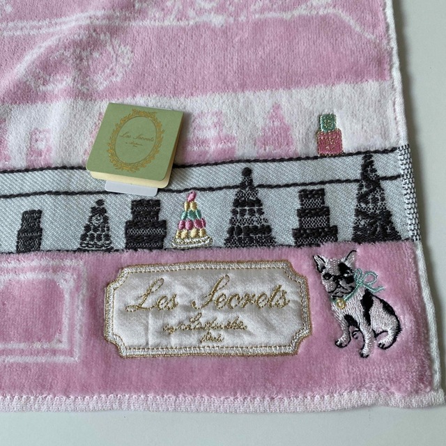 LADUREE(ラデュレ)のラデュレ タオルハンカチ ピンク ショップ フレンチブルドッグワッペン レディースのファッション小物(ハンカチ)の商品写真