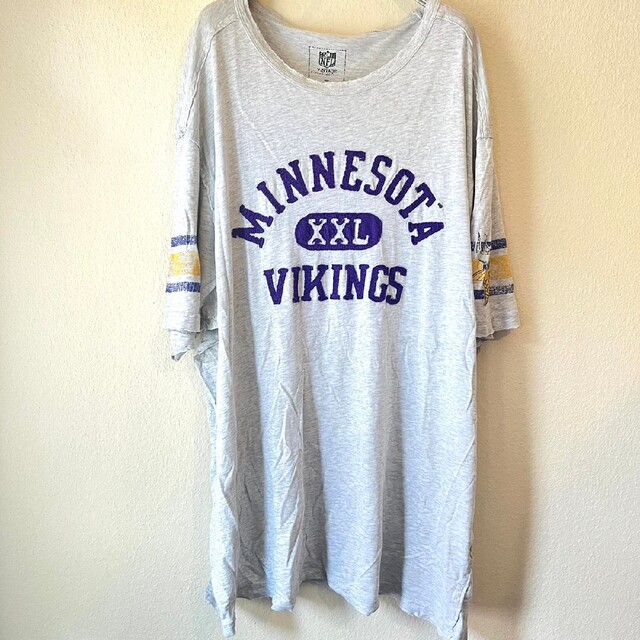 MINNESOTAVIKINGS 　ビッグサイズ　半袖Ｔシャツ　紫ロゴ メンズのトップス(Tシャツ/カットソー(半袖/袖なし))の商品写真