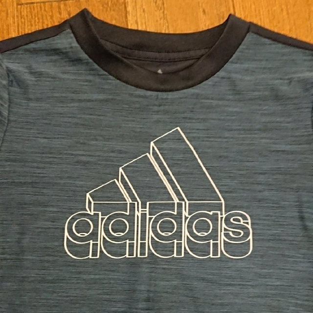 adidas(アディダス)のadidas 半袖Tシャツ 130cm キッズ/ベビー/マタニティのキッズ服男の子用(90cm~)(Tシャツ/カットソー)の商品写真