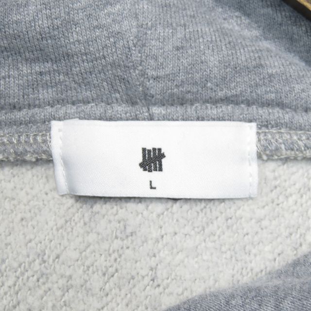 UNDEFEATED(アンディフィーテッド)のUNDEFEATED FELT LOGO HOODIE メンズのトップス(パーカー)の商品写真