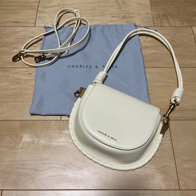 Charles and Keith(チャールズアンドキース)のチャールズ&キース　バッグ　ショルダー　肩掛け　2way レディースのバッグ(ショルダーバッグ)の商品写真