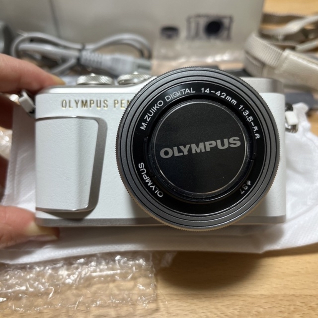 OLYMPUS ミラーレス一眼 E-PL9 14-42 EZ レンズキット WH