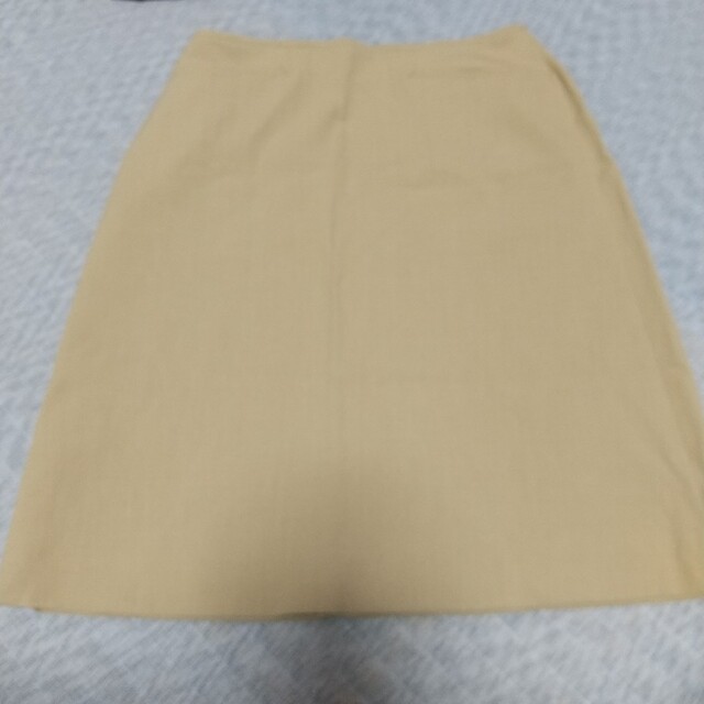 ベージュ、ひざ丈スカート レディースのスカート(ひざ丈スカート)の商品写真