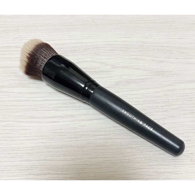 bareMinerals(ベアミネラル)のベアミネラル　スムージングフェイスブラシ コスメ/美容のメイク道具/ケアグッズ(ブラシ・チップ)の商品写真