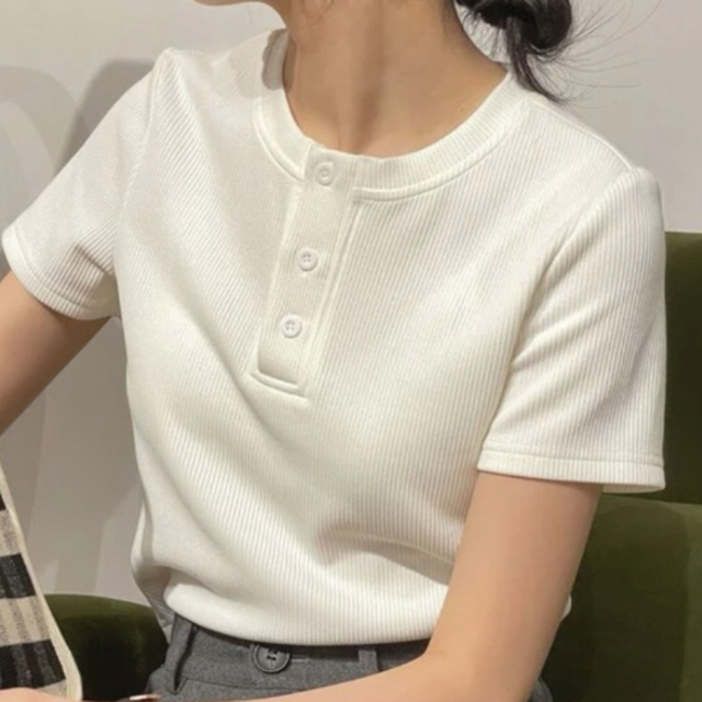 新品・未使用DAZYトップス レディースのトップス(Tシャツ(半袖/袖なし))の商品写真