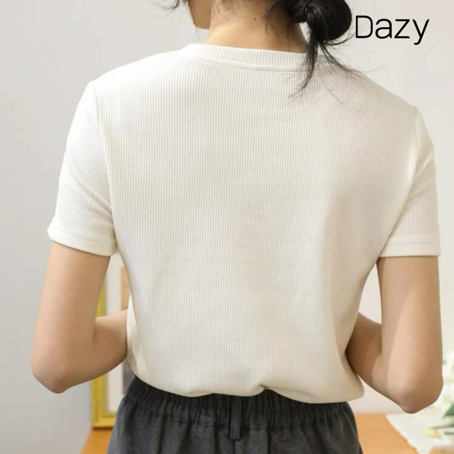 新品・未使用DAZYトップス レディースのトップス(Tシャツ(半袖/袖なし))の商品写真