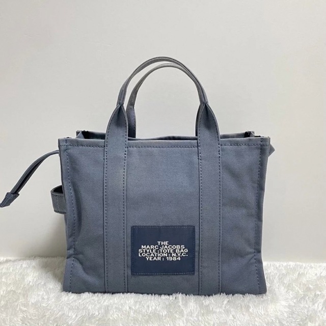 MARC JACOBS(マークジェイコブス)の【大人気】 マークジェイコブス トートバッグ ハンドバッグ ミディアム M レディースのバッグ(トートバッグ)の商品写真