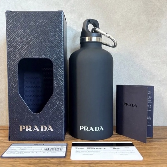 PRADA(プラダ)の【新品未使用箱付き】プラダ　ステンレスボトル タンブラー 水筒 インテリア/住まい/日用品のキッチン/食器(タンブラー)の商品写真