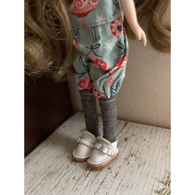 ミディブライス  ホワイトcuteミニチュア靴 ハンドメイドのぬいぐるみ/人形(その他)の商品写真