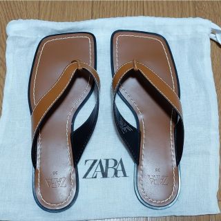 ザラ(ZARA)のZARA【トップステッチ＆スクエアトゥフラットサンダル】３６size(サンダル)