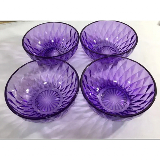 レトロ風　紫色のガラス食器　４枚セット