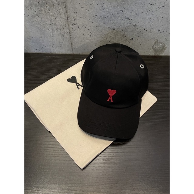 ami(アミ)のAMI PARIS アミパリス キャップ ブラック メンズの帽子(キャップ)の商品写真