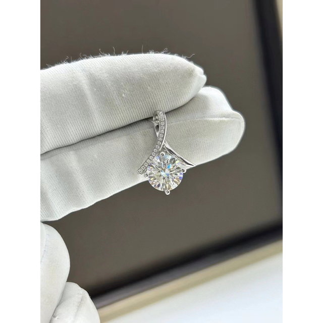 2.4ct. 新品・未使用　モアサナイトネックレス　02