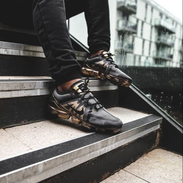 ★人気 格安 NIKE AIRVAPORMAX 2019 黒金 26.5 ナイキ