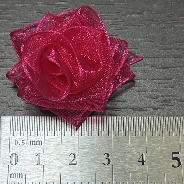 🌹薔薇花リボン10個セット箱入りno.A ハンドメイドの素材/材料(各種パーツ)の商品写真