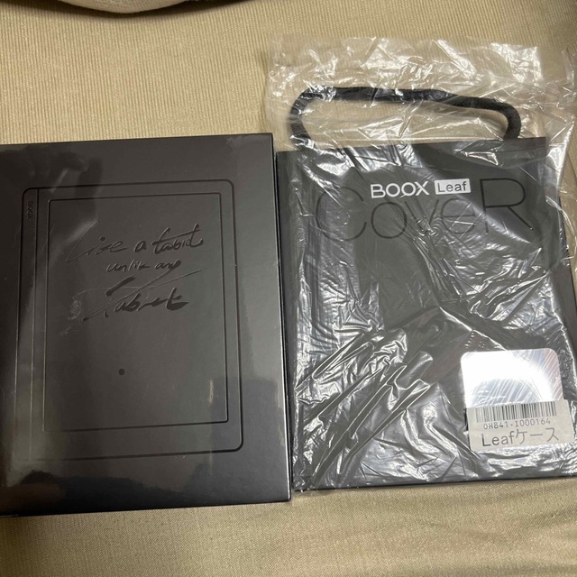 【新品未開封】BOOX Leaf 7インチ 純正専用カバーセット　アマゾン売切 スマホ/家電/カメラのPC/タブレット(電子ブックリーダー)の商品写真