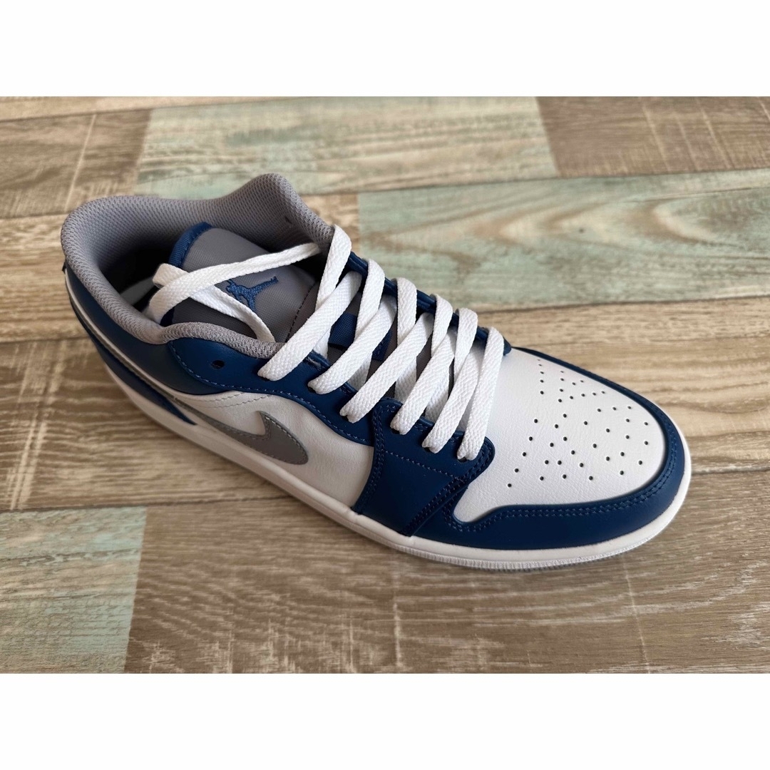 Jordan Brand（NIKE）(ジョーダン)の【新品】 NIKE AIR JORDAN 1 LOW 27.5㎝ ブルー/グレー メンズの靴/シューズ(スニーカー)の商品写真