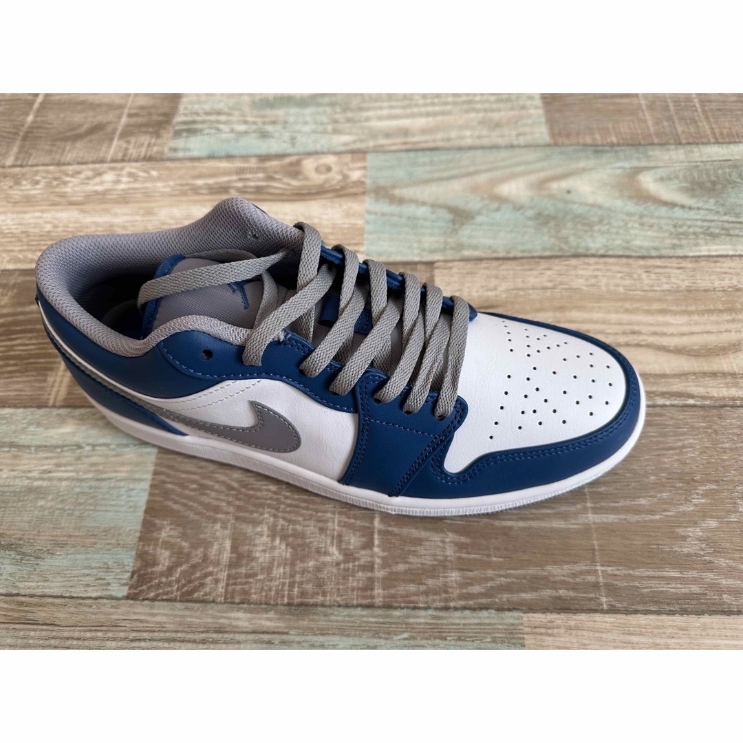 Jordan Brand（NIKE）(ジョーダン)の【新品】 NIKE AIR JORDAN 1 LOW 27㎝ ブルー/グレー メンズの靴/シューズ(スニーカー)の商品写真