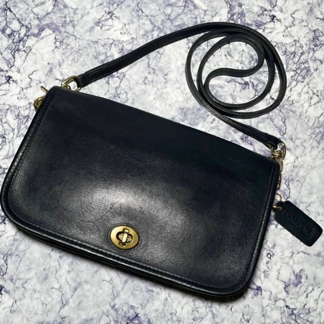 COACH(コーチ)の極美品 COACH コーチ オールドコーチ 黒 レザー ブラック ポケットパース レディースのバッグ(ショルダーバッグ)の商品写真