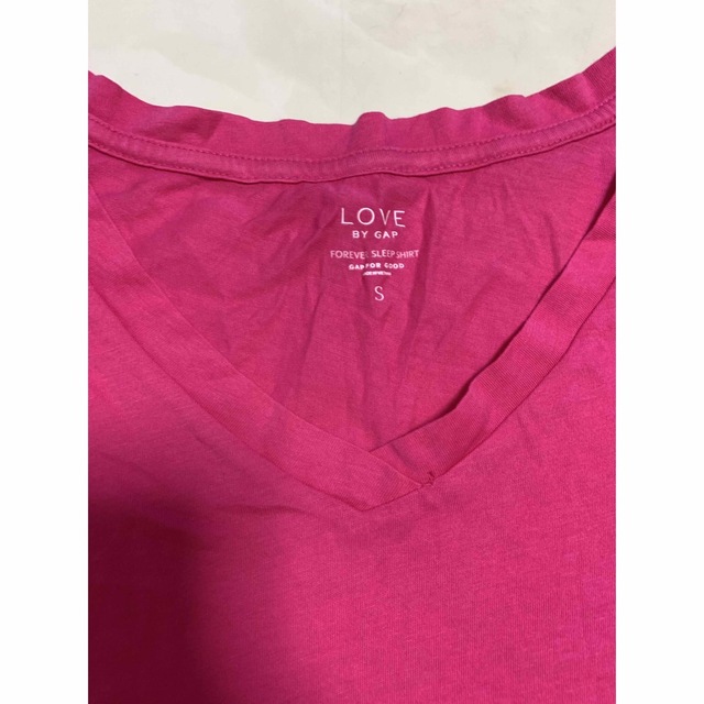 GAP(ギャップ)のLOVE by GAP 新品未使用　ピンク　ハート　Tシャツワンピース レディースのワンピース(ひざ丈ワンピース)の商品写真