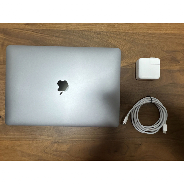 Mac (Apple)(マック)の美品❗️MacBook Air 2020 M1チップ　UK スペースグレイ スマホ/家電/カメラのPC/タブレット(ノートPC)の商品写真