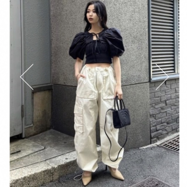 SLY(スライ)の即完売☆ MICHI x SLY ADJUST WAIST W CARGO☆白 レディースのパンツ(ワークパンツ/カーゴパンツ)の商品写真