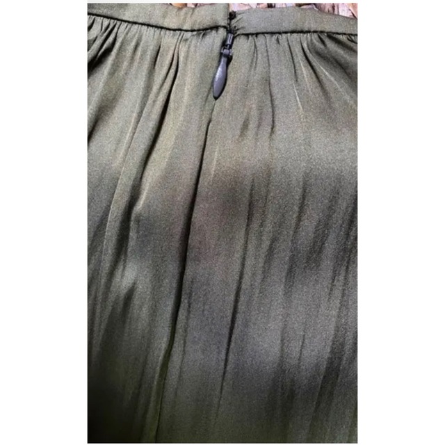 INED(イネド)のsuperiorcloset INED 光沢生地カーキロングスカート モード系 レディースのスカート(ロングスカート)の商品写真