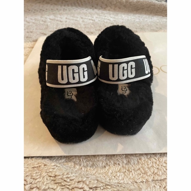 UGG(アグ)のUGG ファーサンダル　ロゴストラップ サイズ5 レディースの靴/シューズ(サンダル)の商品写真