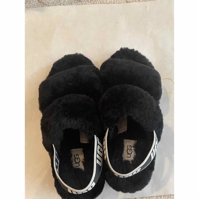 UGG ファーサンダル　ロゴストラップ サイズ5