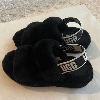 アグ(UGG)のUGG ファーサンダル　ロゴストラップ サイズ5(サンダル)