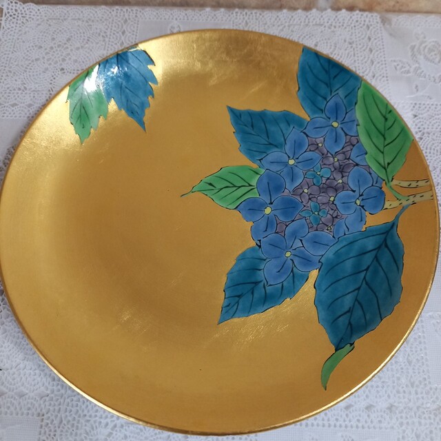 琥山窯 有田焼 紫陽花 金箔皿飾り皿 美術品/アンティーク 琥山窯 有田焼 紫陽花 金箔皿飾り皿 美術品/アンティーク