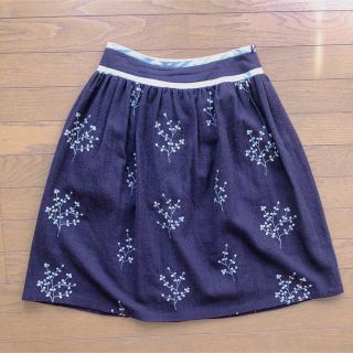 ヤンガニー(YANGANY)の【Yangany】お花刺繍スカート ・サイズ38(ひざ丈スカート)