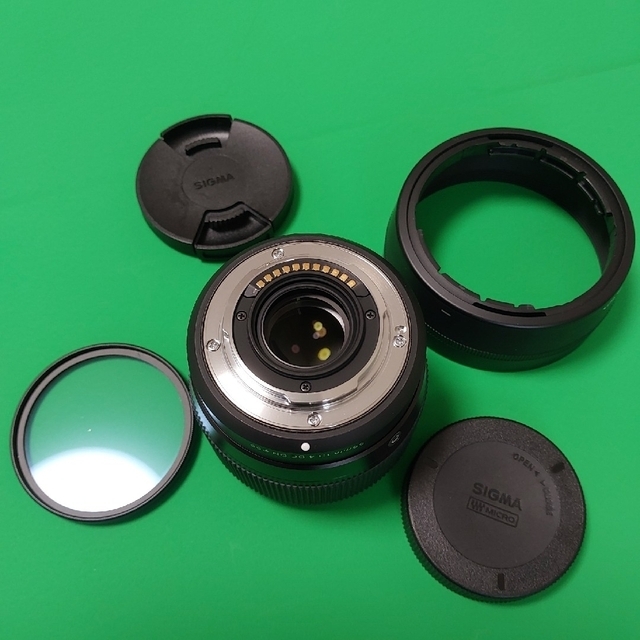 SIGMA(シグマ)のSIGMAシグマ　56mm1.4 DC DN m4/3　フィルターおまけ スマホ/家電/カメラのカメラ(レンズ(単焦点))の商品写真