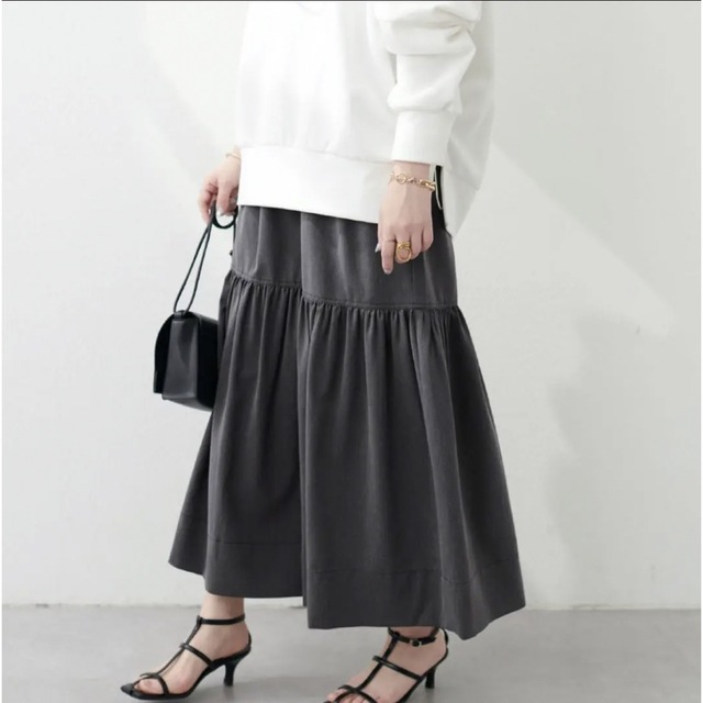 natural couture(ナチュラルクチュール)のnatural couture 配色ステッチティアードスカート　ブラック レディースのスカート(ロングスカート)の商品写真