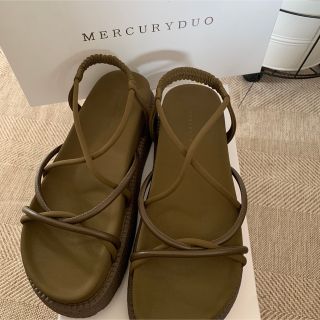 マーキュリーデュオ(MERCURYDUO)の新品　ナローストラップサンダル　フラットサンダル　24.5 カーキー 38(サンダル)