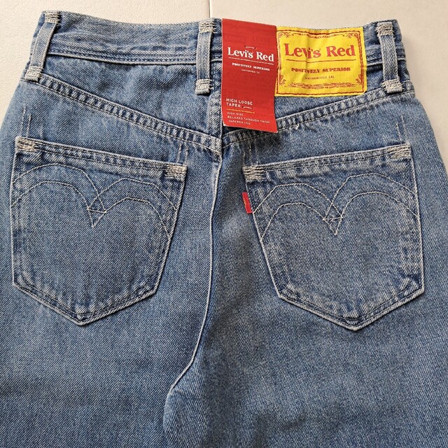 【新品 未使用】LEVI'S RED リーバイス レッドデニム ジーンズ 24 レディースのパンツ(デニム/ジーンズ)の商品写真