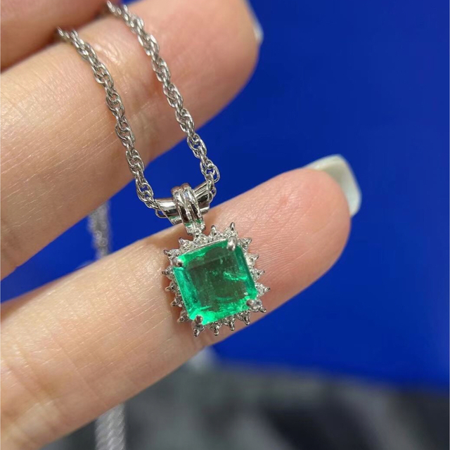 天然エメラルドのネックレス天然エメラルドのネックレス【4.32ct】【K18】