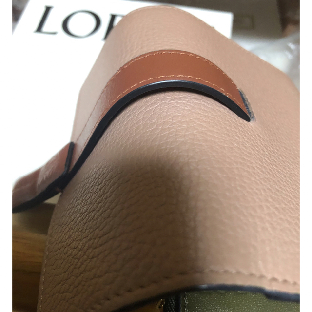 LOEWE(ロエベ)のLOEWE ロエベ バーティカル ウォレット 三つ折り財布 レディースのファッション小物(財布)の商品写真