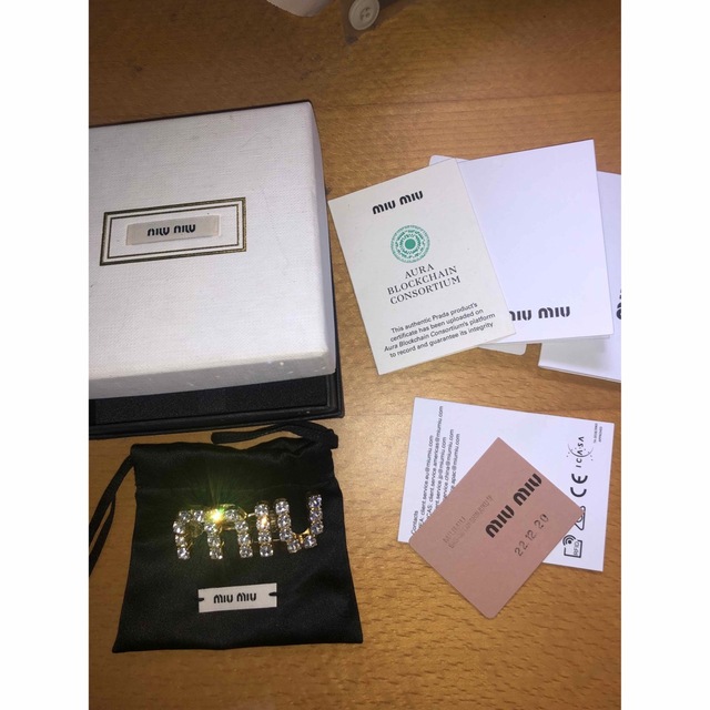 miumiu ヘアピン クリスタル バレッタ miumiu ヘアピン クリスタル バレッタ