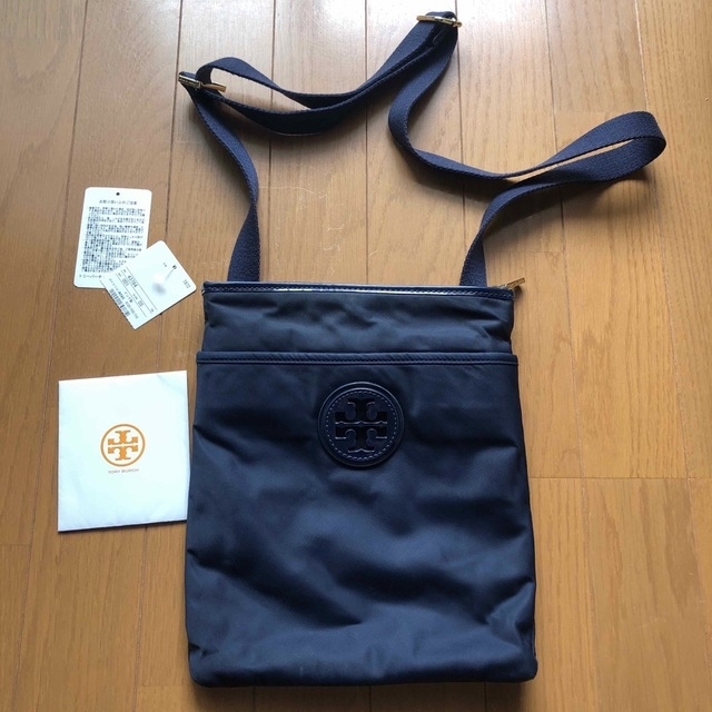 Tory Burch(トリーバーチ)の⭐︎トリーバーチ  ナイロン　ショルダー ネイビー レディースのバッグ(ショルダーバッグ)の商品写真