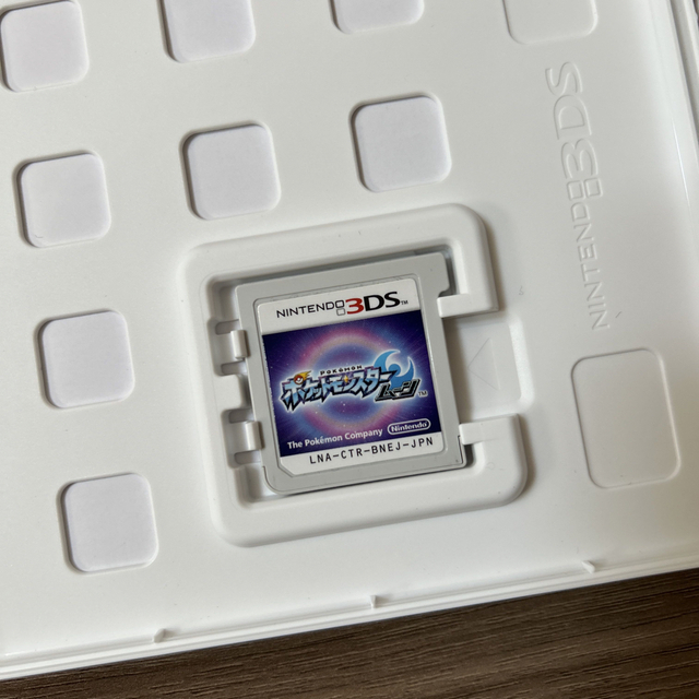 ニンテンドー3DS(ニンテンドー3DS)のポケットモンスター ムーン ⭐︎中古品⭐︎ エンタメ/ホビーのゲームソフト/ゲーム機本体(家庭用ゲームソフト)の商品写真