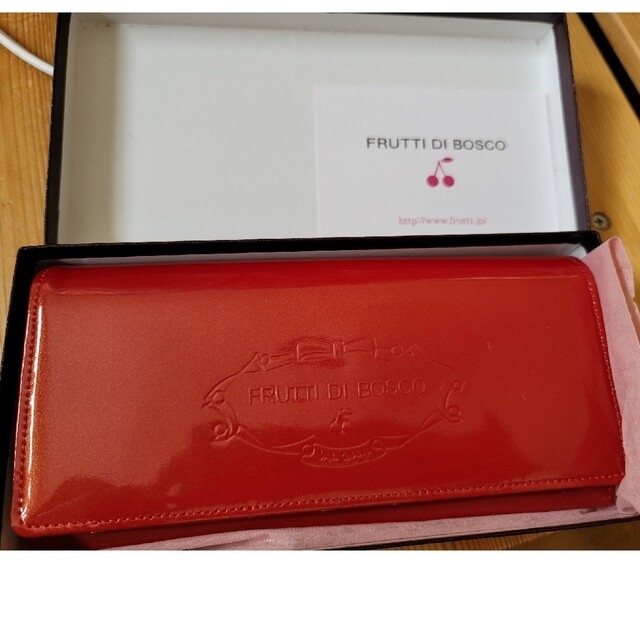 シンプル　綺麗な赤　フルッティディボスコ　財布