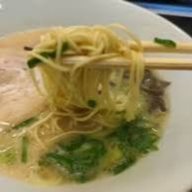 さすがに旨い　博多超人気店博多 一風堂 博多豚骨ラーメン 1袋に2種類白丸・赤丸 食品/飲料/酒の食品(麺類)の商品写真