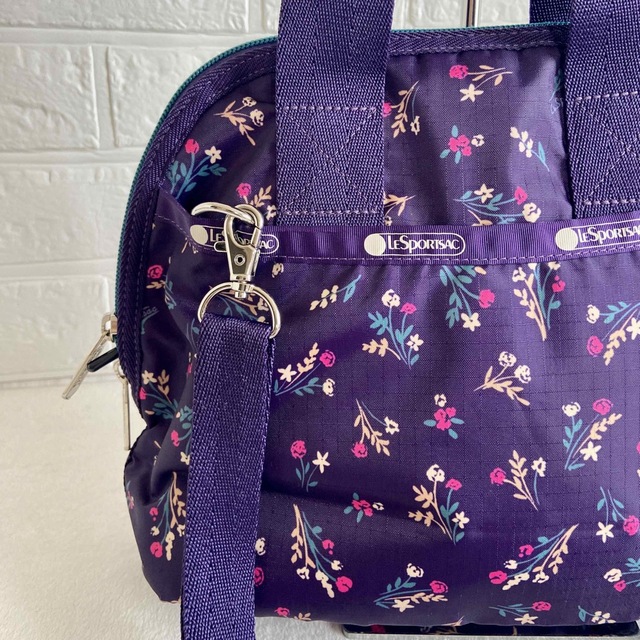 LeSportsac(レスポートサック)のレスポートサック　小花柄　パープル　2wayハンドバッグ レディースのバッグ(ハンドバッグ)の商品写真