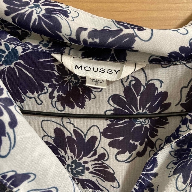 moussy(マウジー)のMOUSSY ブラウス　花柄　シャツ レディースのトップス(シャツ/ブラウス(長袖/七分))の商品写真