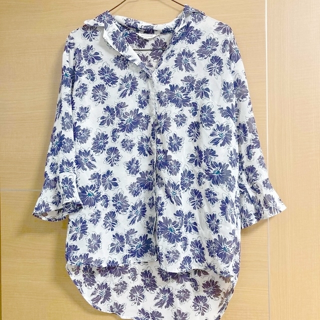 moussy(マウジー)のMOUSSY ブラウス　花柄　シャツ レディースのトップス(シャツ/ブラウス(長袖/七分))の商品写真