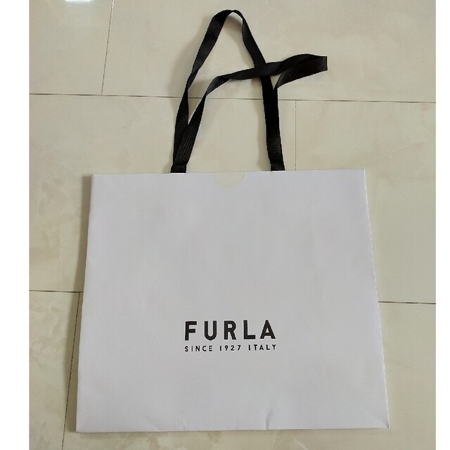 Furla(フルラ)のFURLA　フルラ　紙袋 レディースのバッグ(ショルダーバッグ)の商品写真