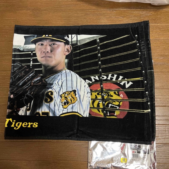 阪神タイガース(ハンシンタイガース)の阪神タイガース ビジョンタオル スポーツ/アウトドアの野球(応援グッズ)の商品写真