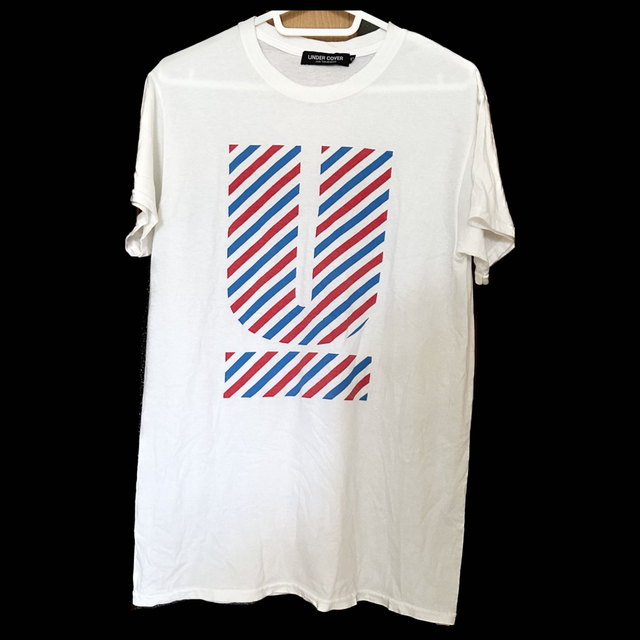 UNDERCOVER(アンダーカバー)のUNDERCOVER トリコロールUプリントTシャツ メンズのトップス(Tシャツ/カットソー(半袖/袖なし))の商品写真