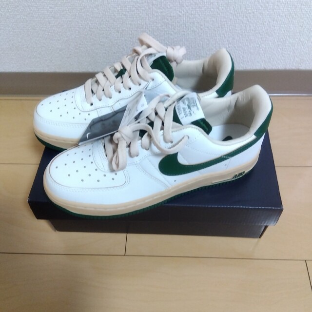 NIKE(ナイキ)のNIKE エアフォース1 WMNS AF1 07 LV8 23.5cm emmi レディースの靴/シューズ(スニーカー)の商品写真